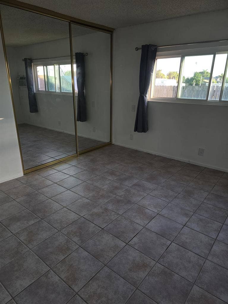 Huge Private 2-Room Suite