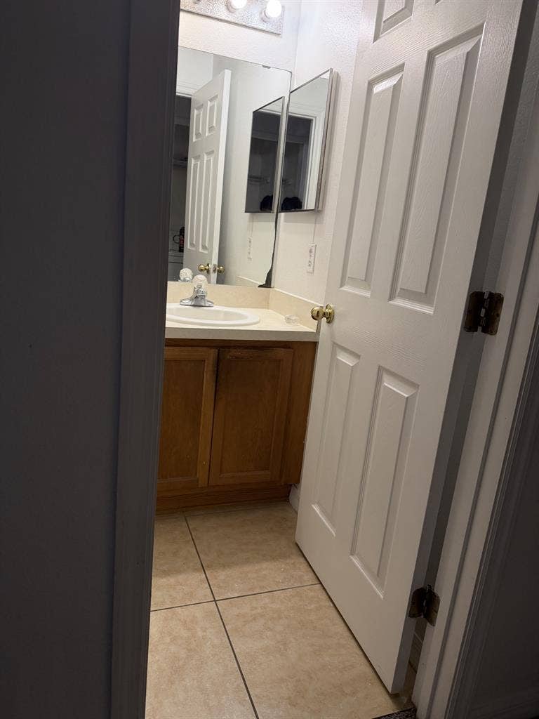 Looking for a roommate