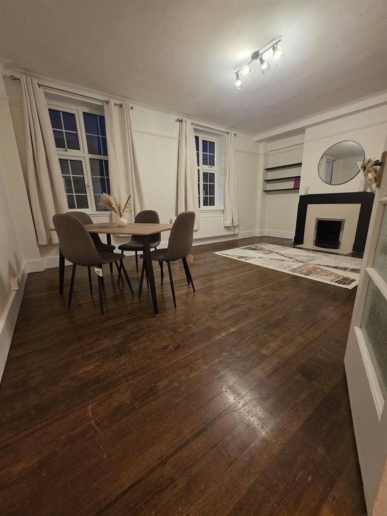 Bright Furnished Room in Newly Refu