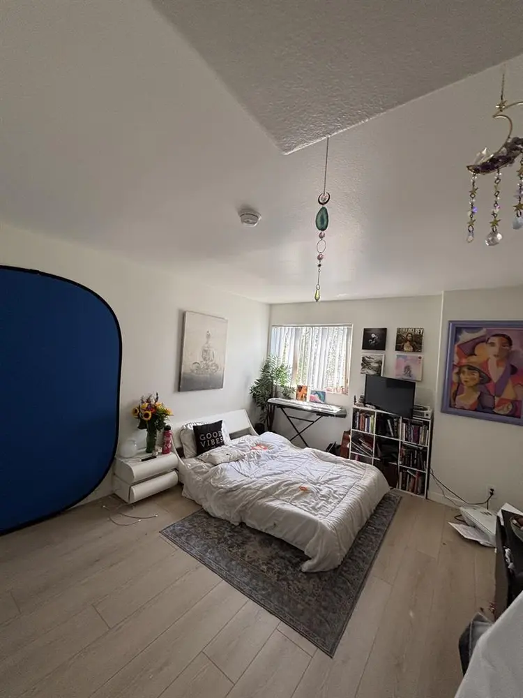 Furnished room & bath