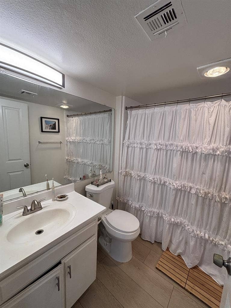 Furnished room & bath