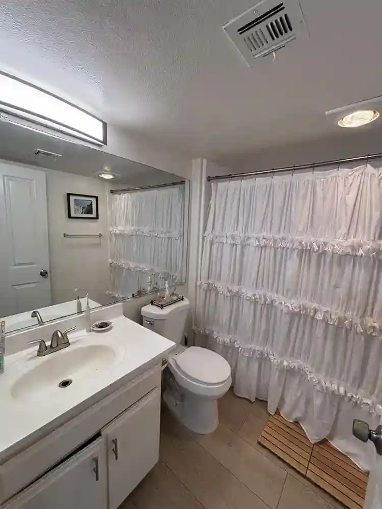 Furnished room & bath