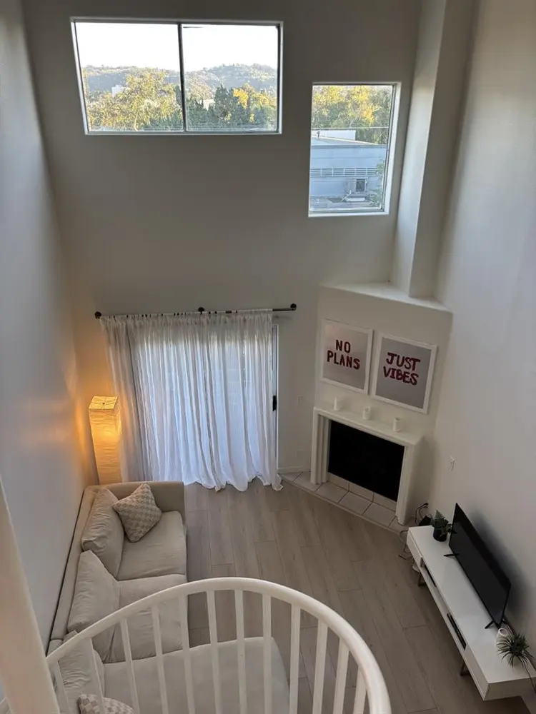 Furnished room & bath