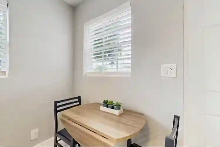 Charming Home - Enclosed Yard