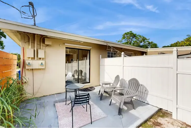 Charming Home - Enclosed Yard
