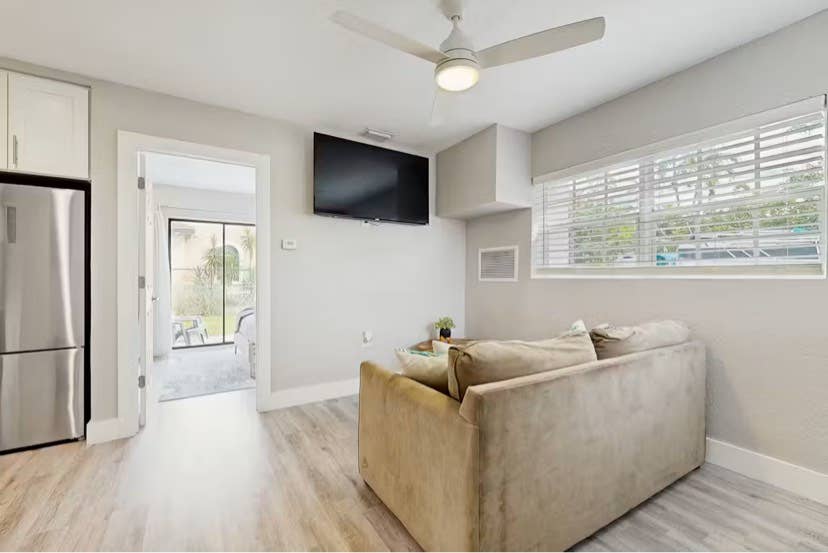 Charming Home - Enclosed Yard