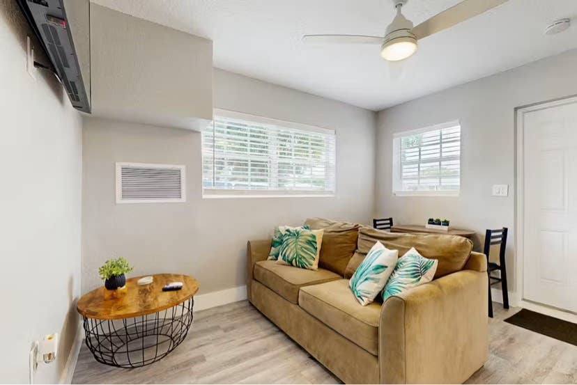 Charming Home - Enclosed Yard