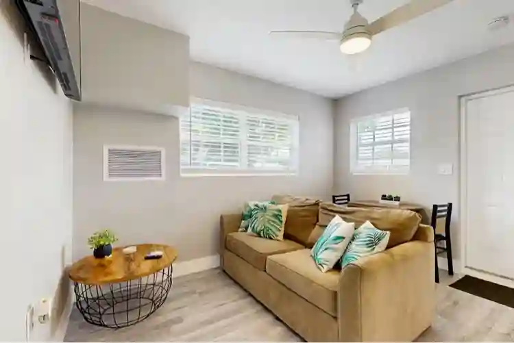 Charming Home - Enclosed Yard