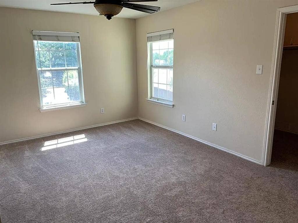 3bedr00m apartment's