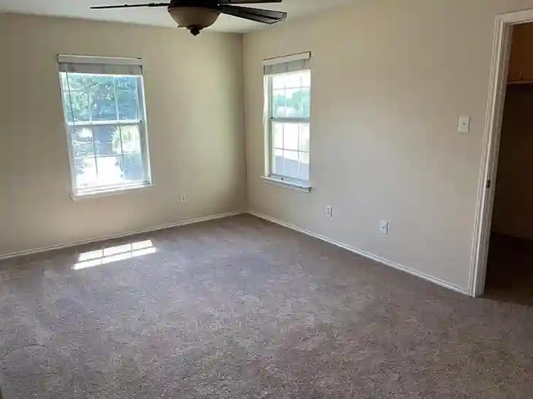3bedr00m apartment's
