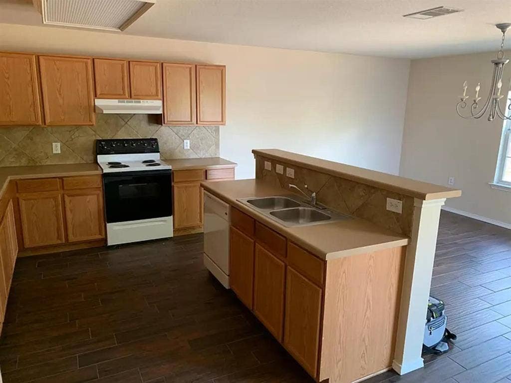 3bedr00m apartment's
