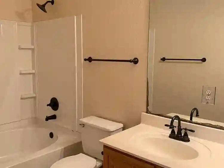 3bedr00m apartment's