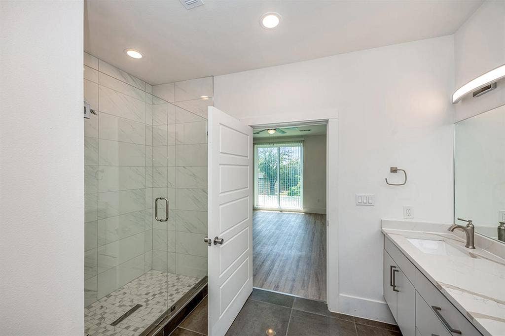 3 BR in Dallas
