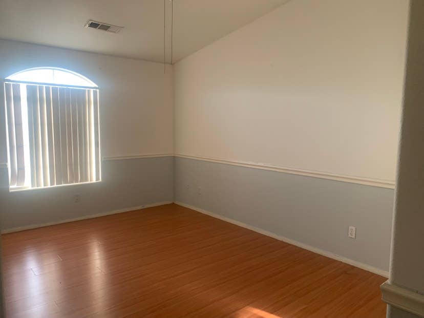 Room in Spring Valley availablee