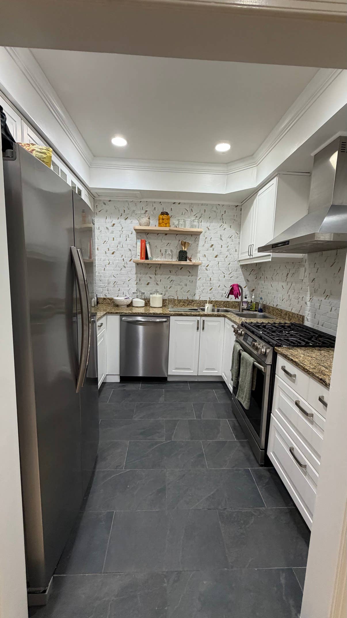 Looking for 1 Female roommate