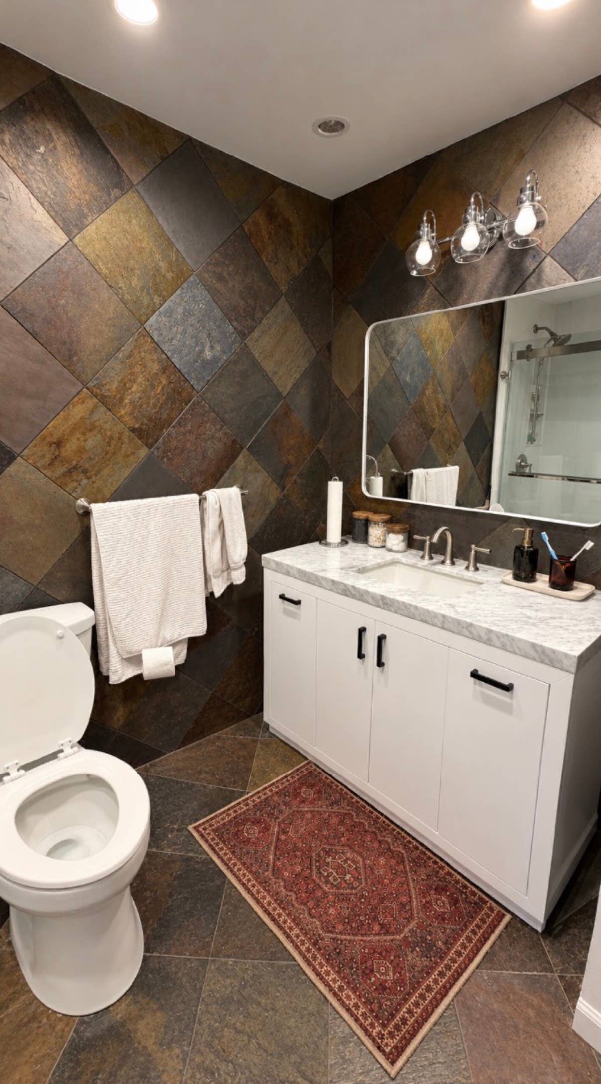 Looking for 1 Female roommate