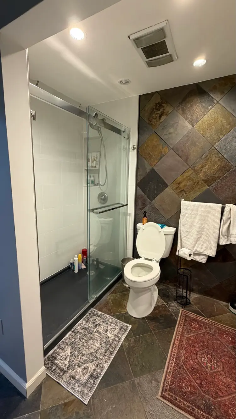 Looking for 1 Female roommate