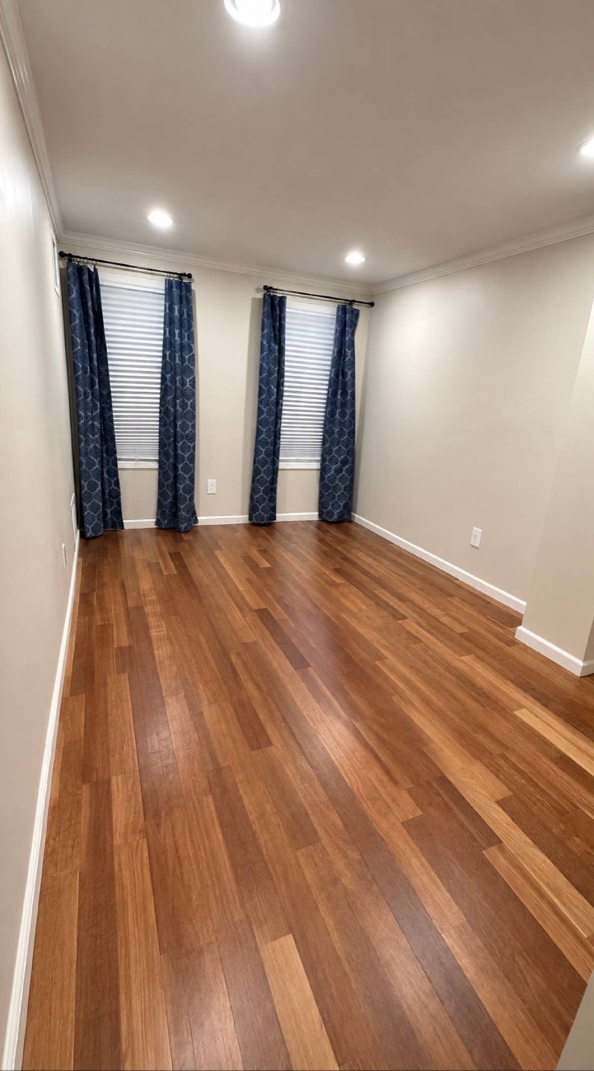 Looking for 1 Female roommate
