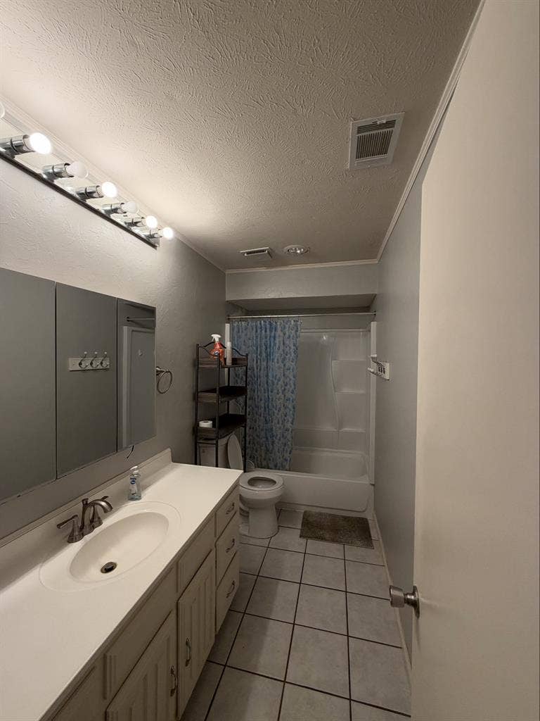 Private Bedroom for Rent!!