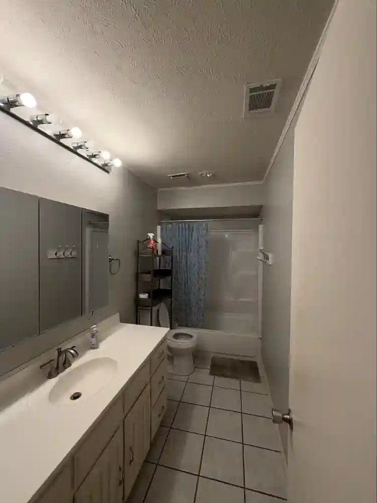 Private Bedroom for Rent!!