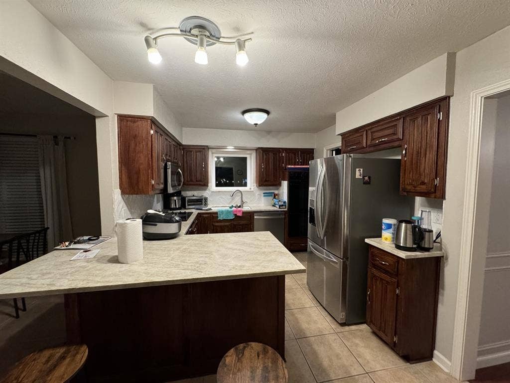 Private Bedroom for Rent!!