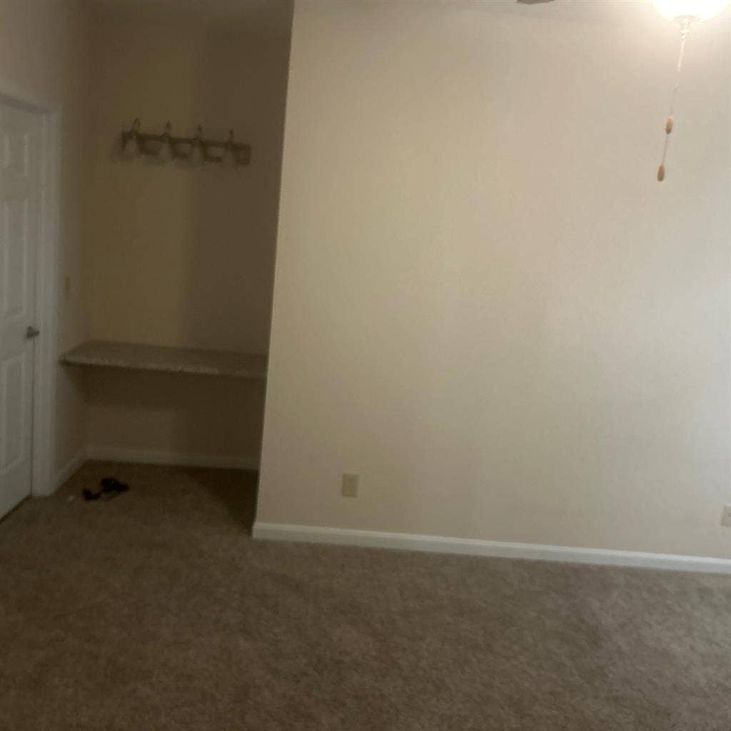 Looking for roommate