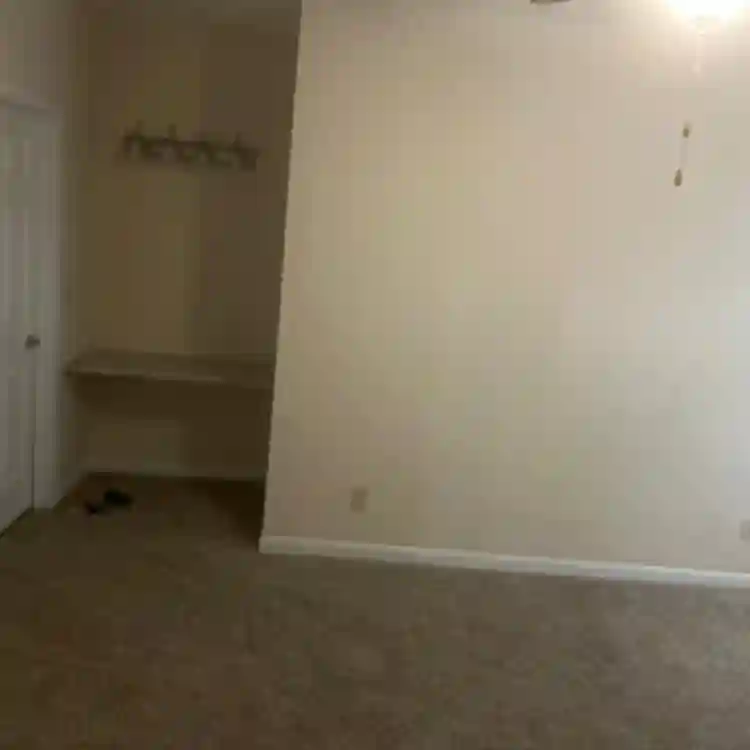Looking for roommate