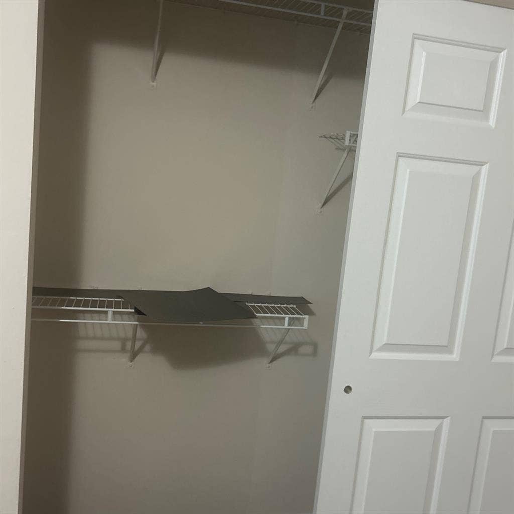 Looking for roommate