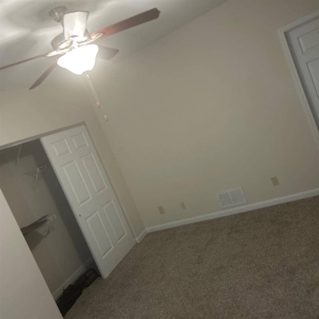 Looking for roommate
