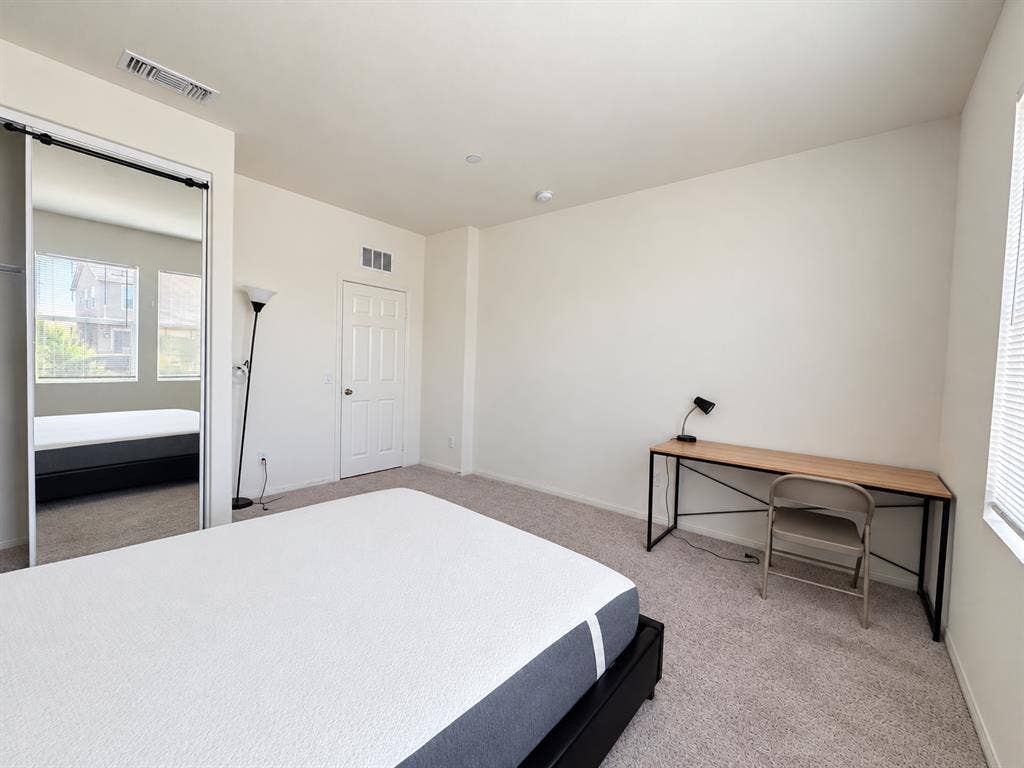 Furnished Room $800/mo Near UCR