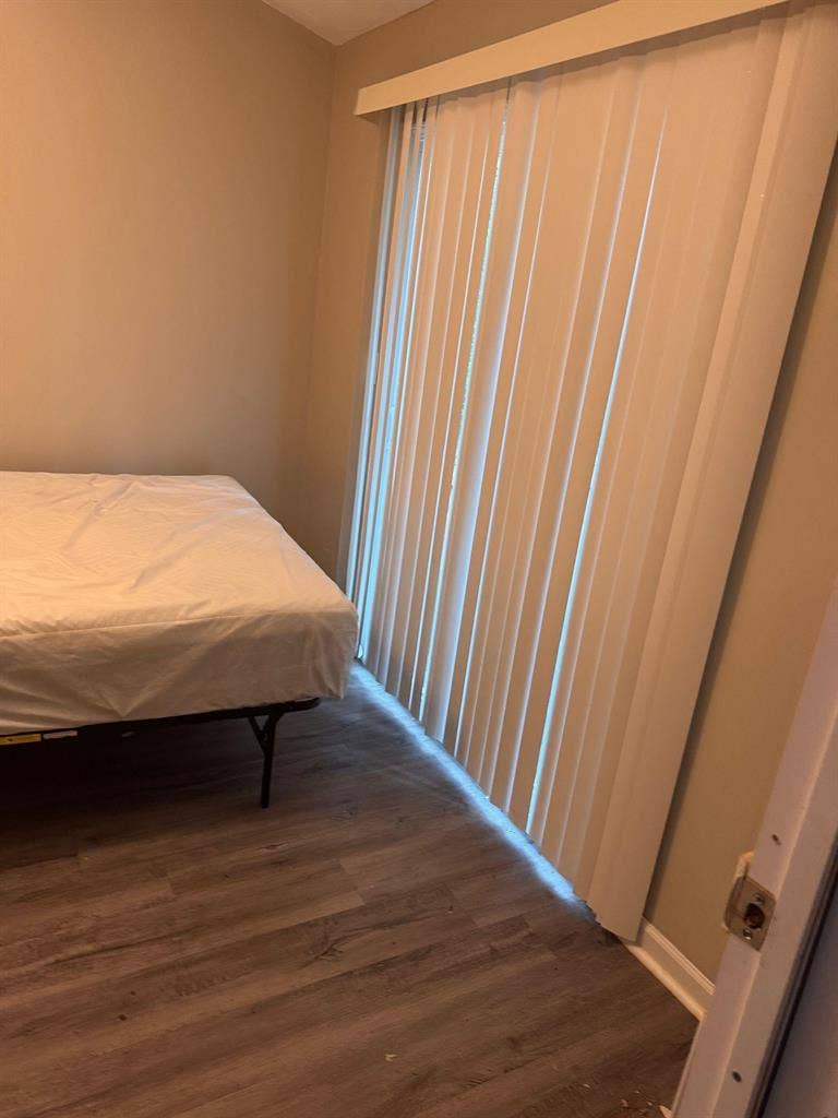 6 BR in Lawrenceville