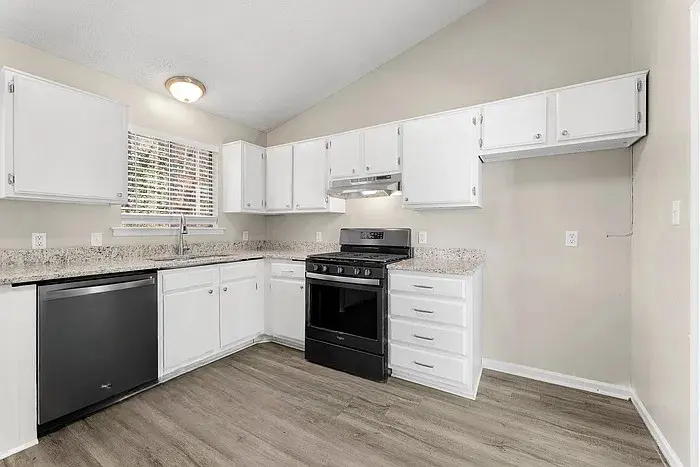 6 BR in Lawrenceville