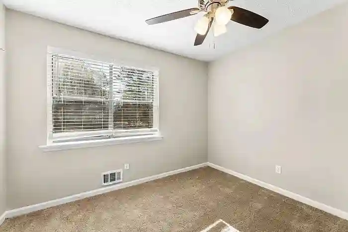 6 BR in Lawrenceville