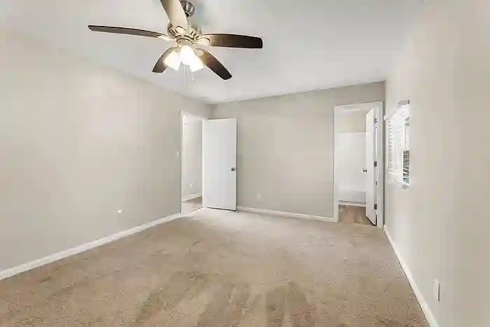 6 BR in Lawrenceville