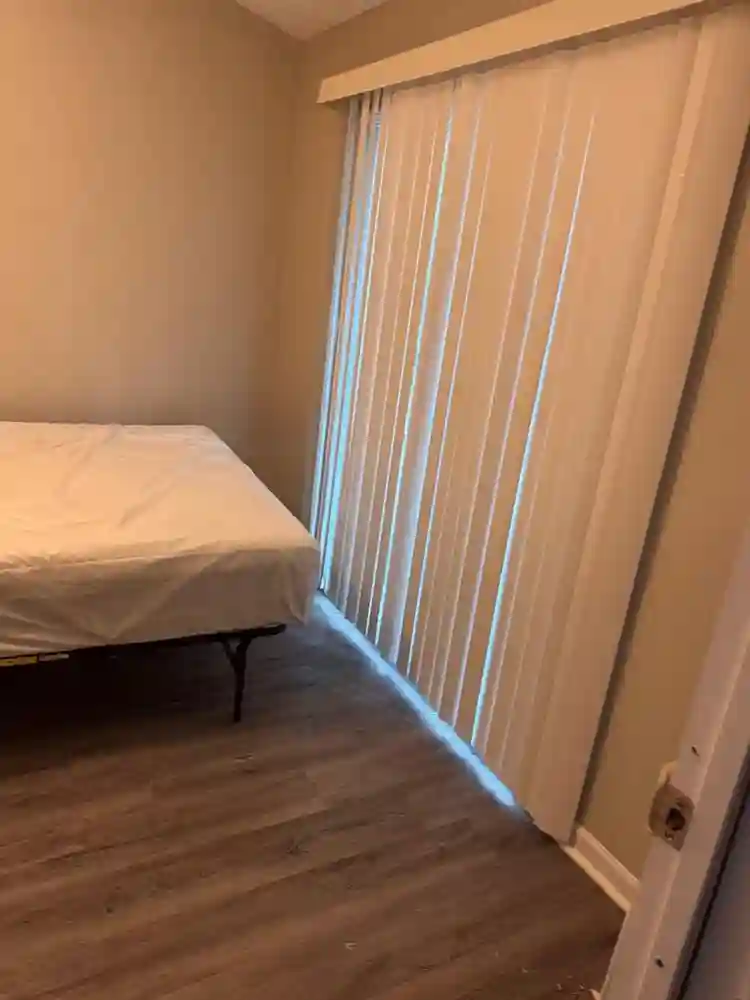 6 BR in Lawrenceville