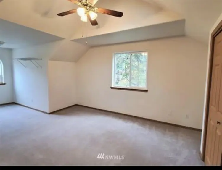 Upstairs bedroom for rent