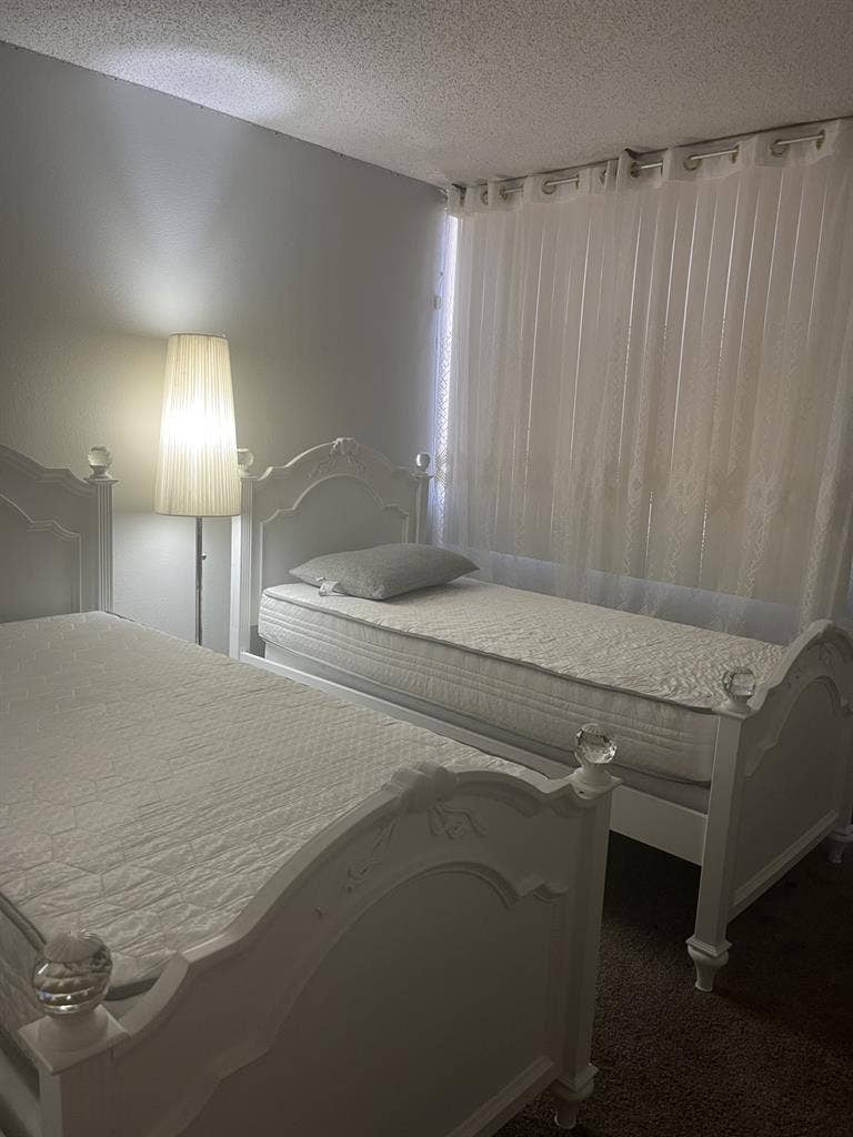 Private room near CSUN