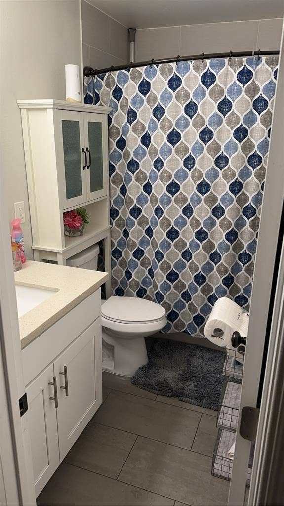 Decent size room in Santa Ana