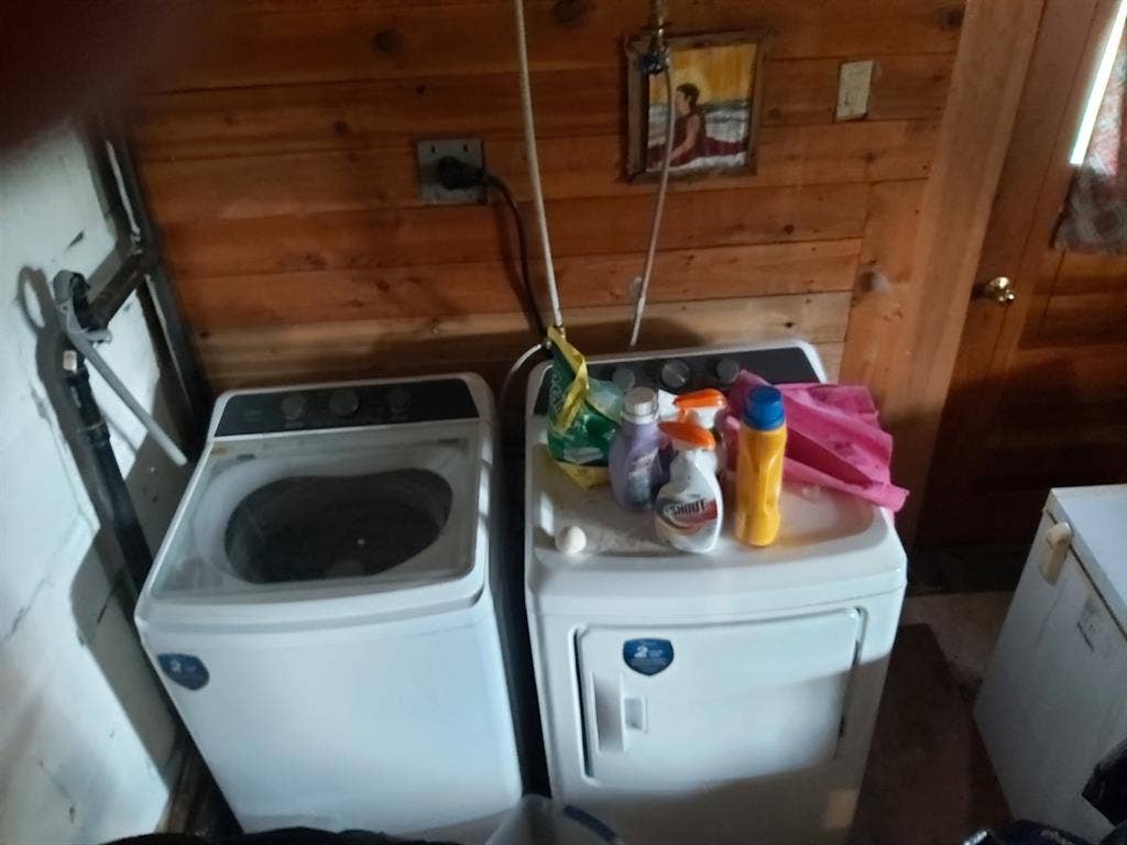 Lee Creek BC Room for Rent