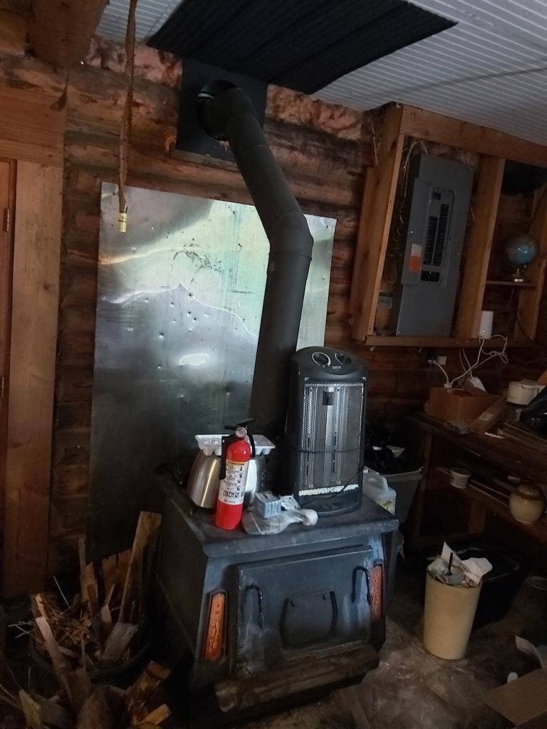Lee Creek BC Room for Rent