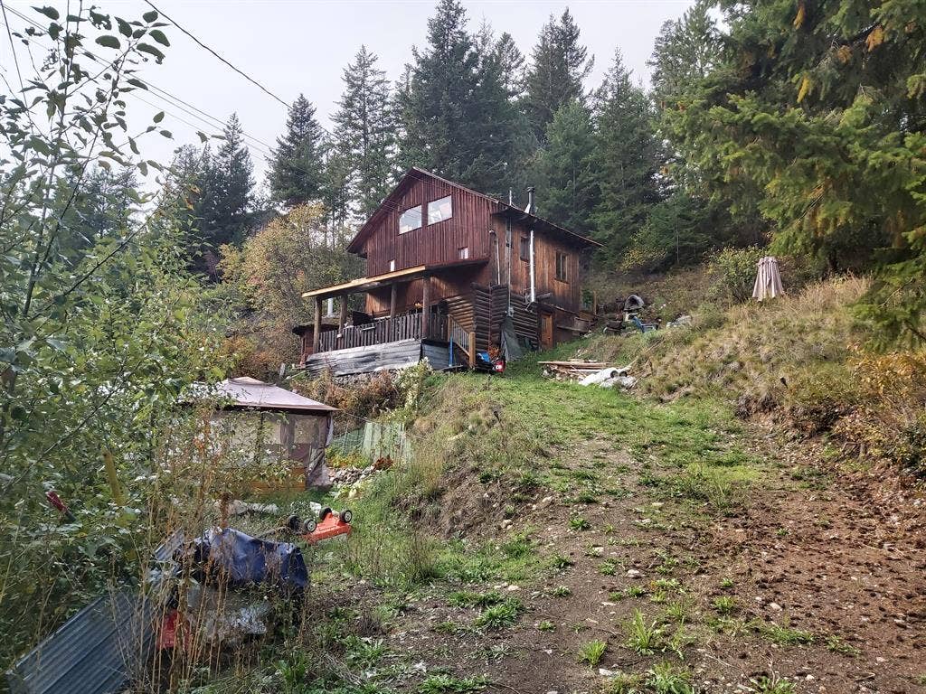 Lee Creek BC Room for Rent