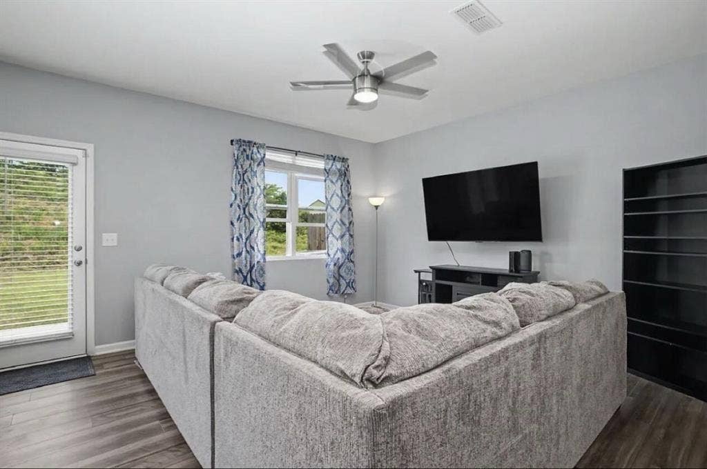 1200$ - Roomate needed