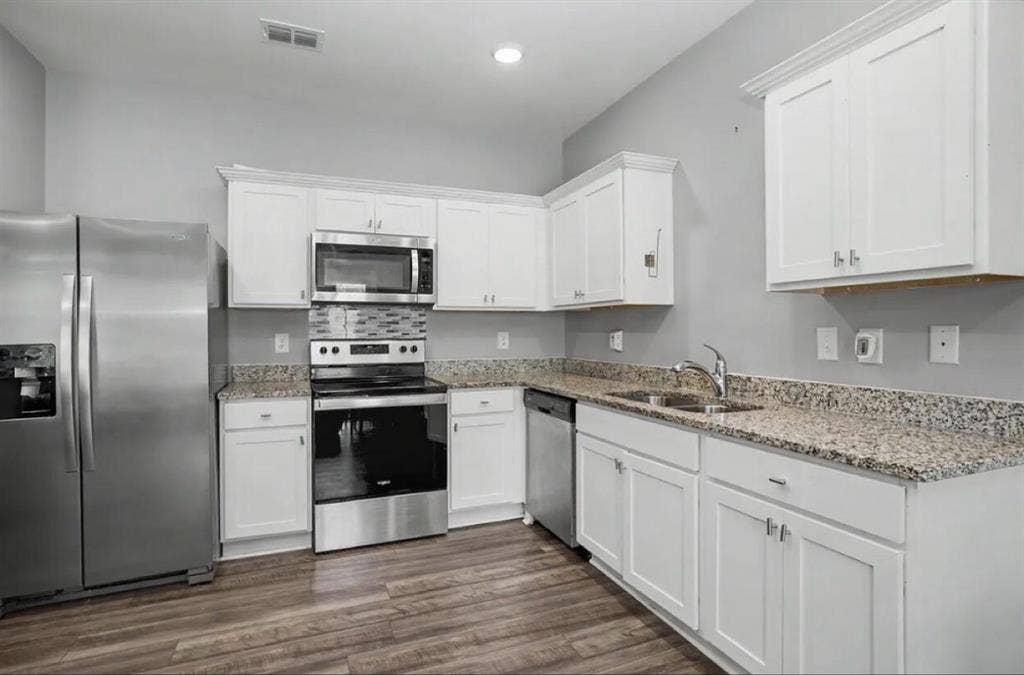 1200$ - Roomate needed