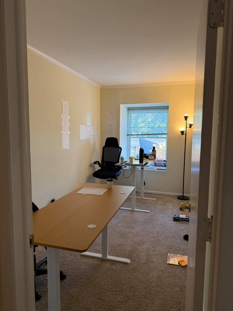 2B2B Ivy Garden Apartment with Den