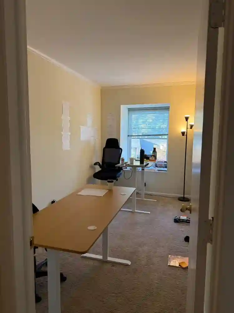 2B2B Ivy Garden Apartment with Den