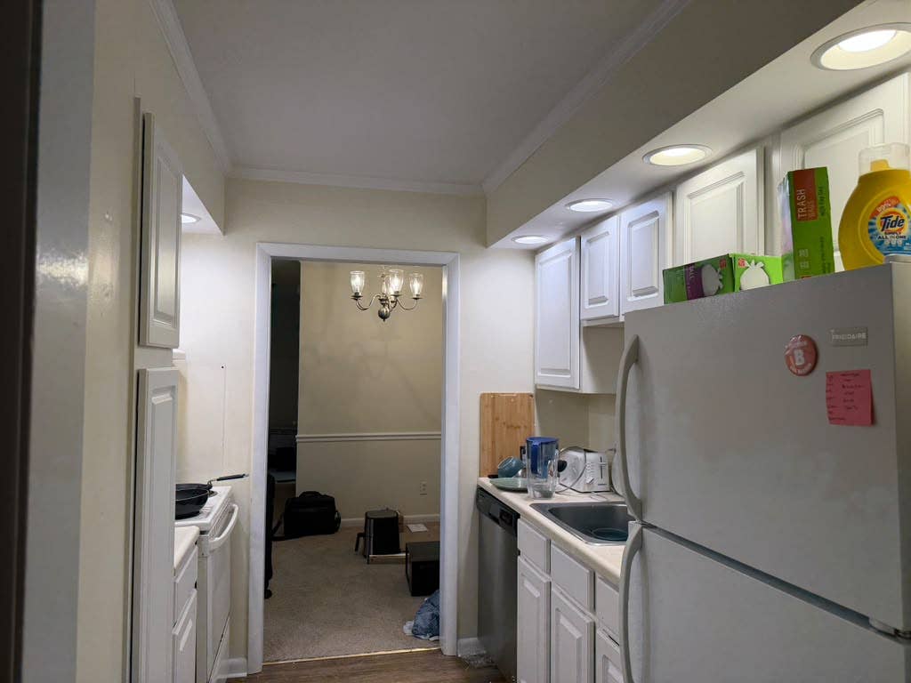 2B2B Ivy Garden Apartment with Den