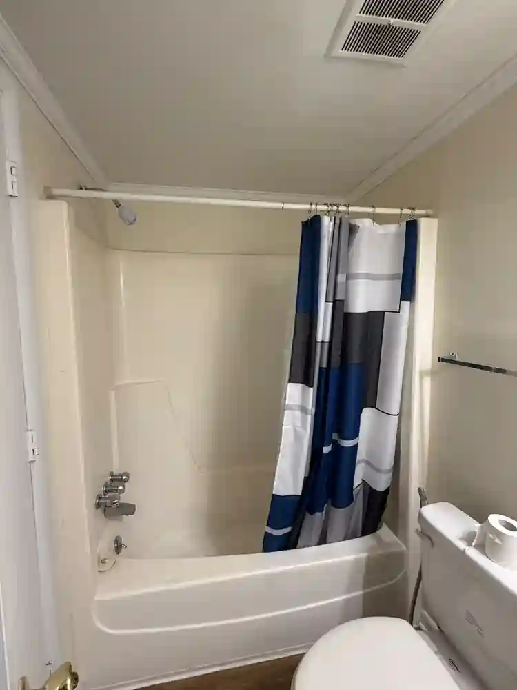 2B2B Ivy Garden Apartment with Den