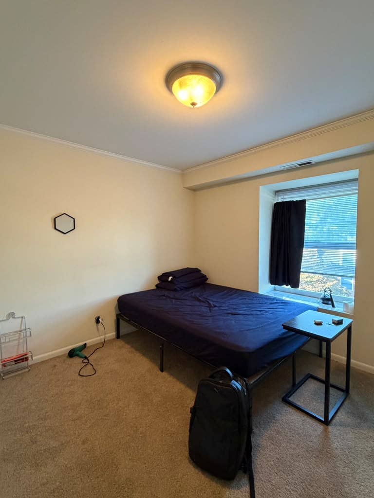 2B2B Ivy Garden Apartment with Den