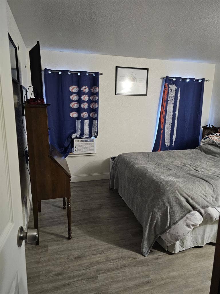 Private Bed/Bath in Quiet Condo