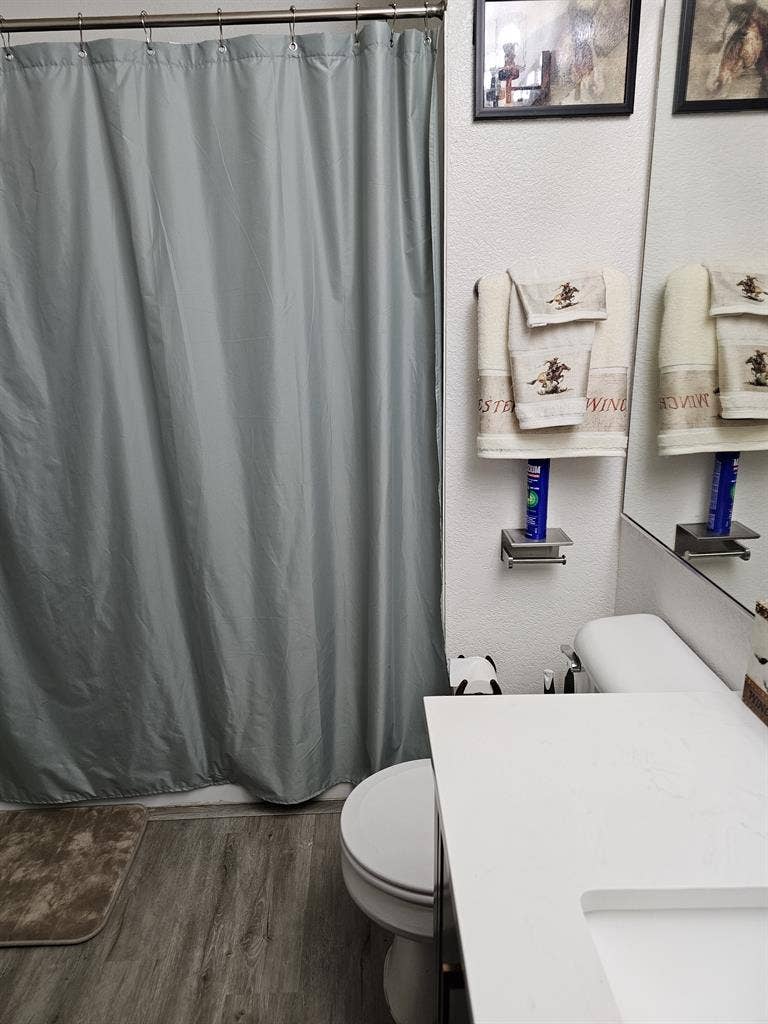 Private Bed/Bath in Quiet Condo